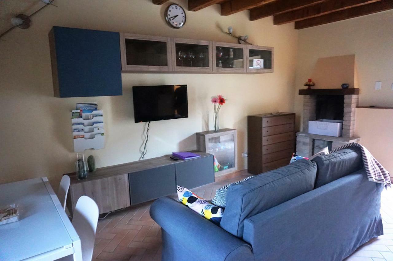 La Casa Di Edone Lägenhet Monzambano Exteriör bild